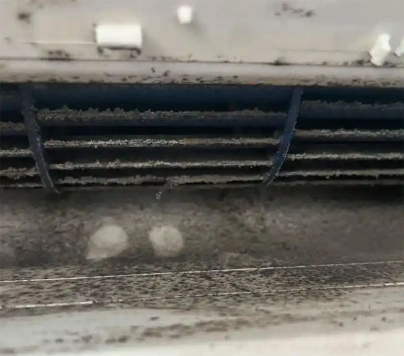 龙胜空调吹的风有股烧焦味是怎么回事